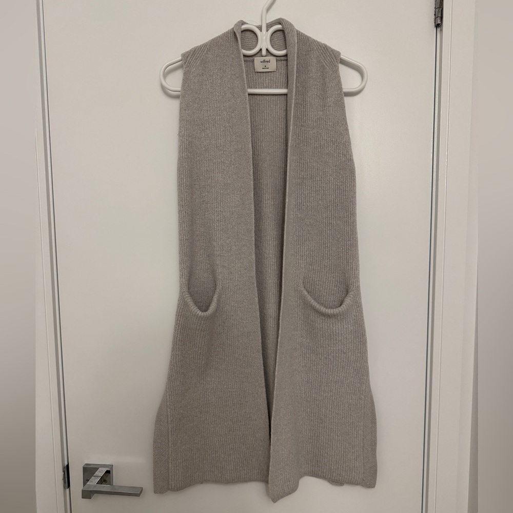 Cozy Open-Front Gray Knit Vest with Pockets
